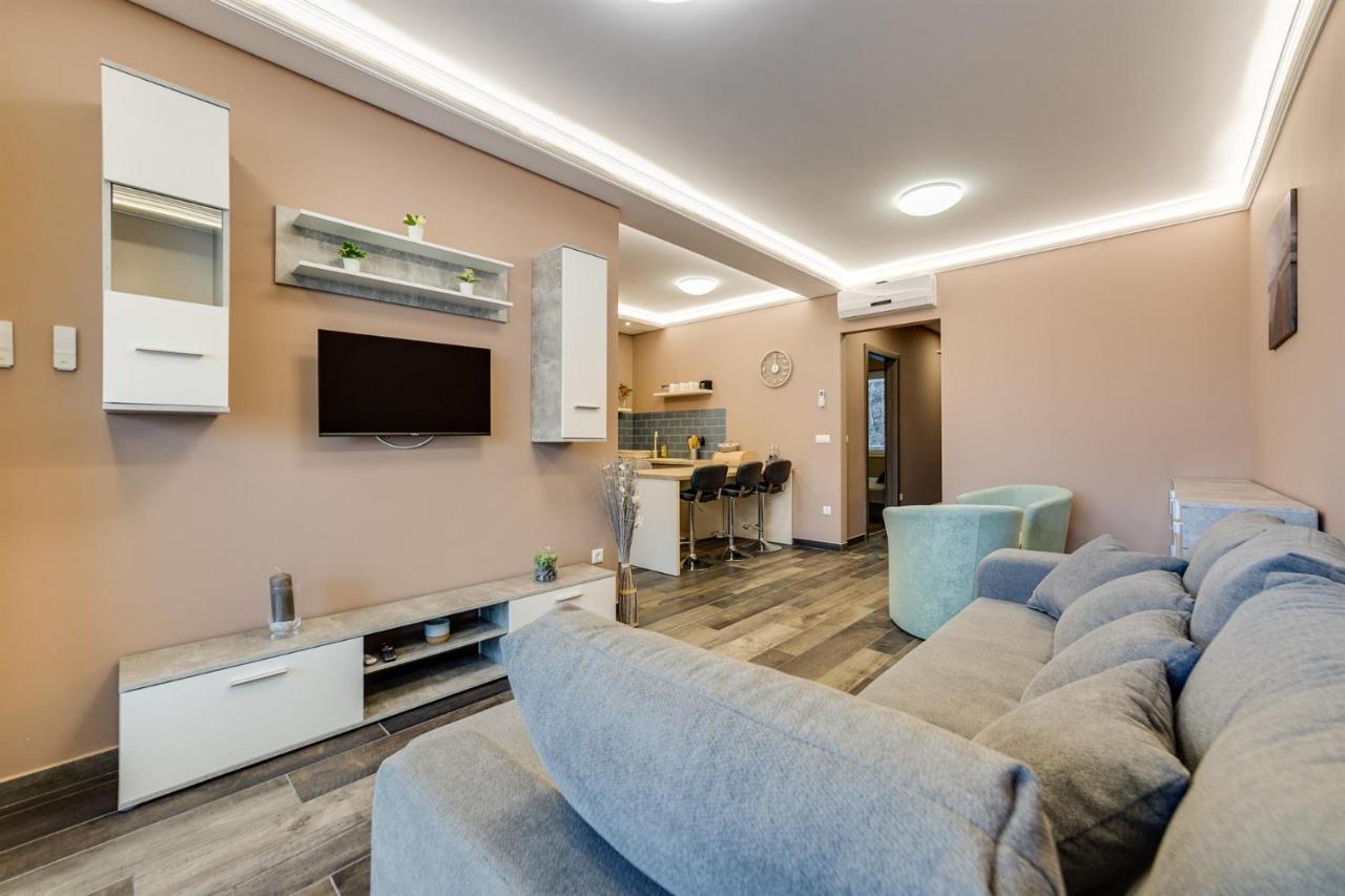 Forest Foeldvar Apartmanok By Bltn Balatonfoldvar Bagian luar foto